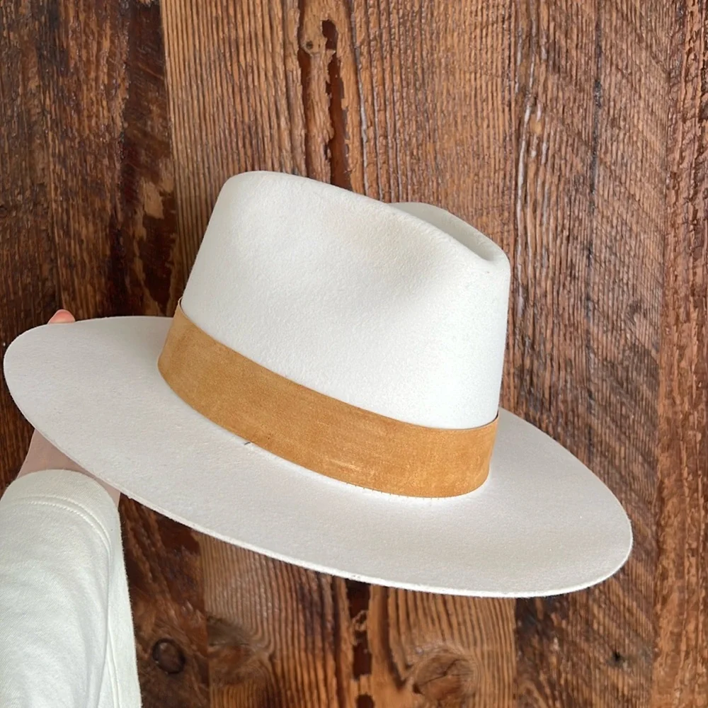 Janessa Leone hat xlarge - Picture 1 of 3